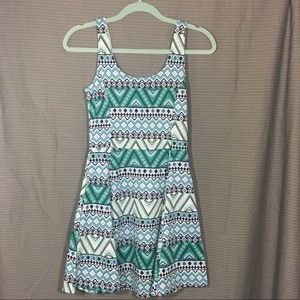 Short H&M dress (size 6)